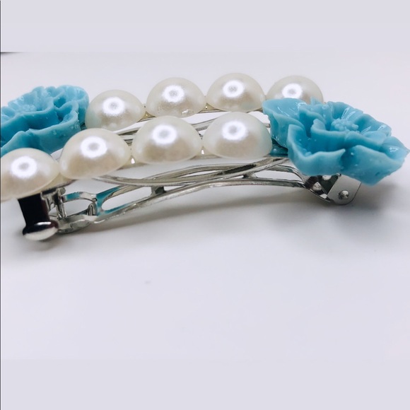 ♡ 2 for 20$ ♡ Blue Flower & Pearl Hair Clips - Picture 3 of 4